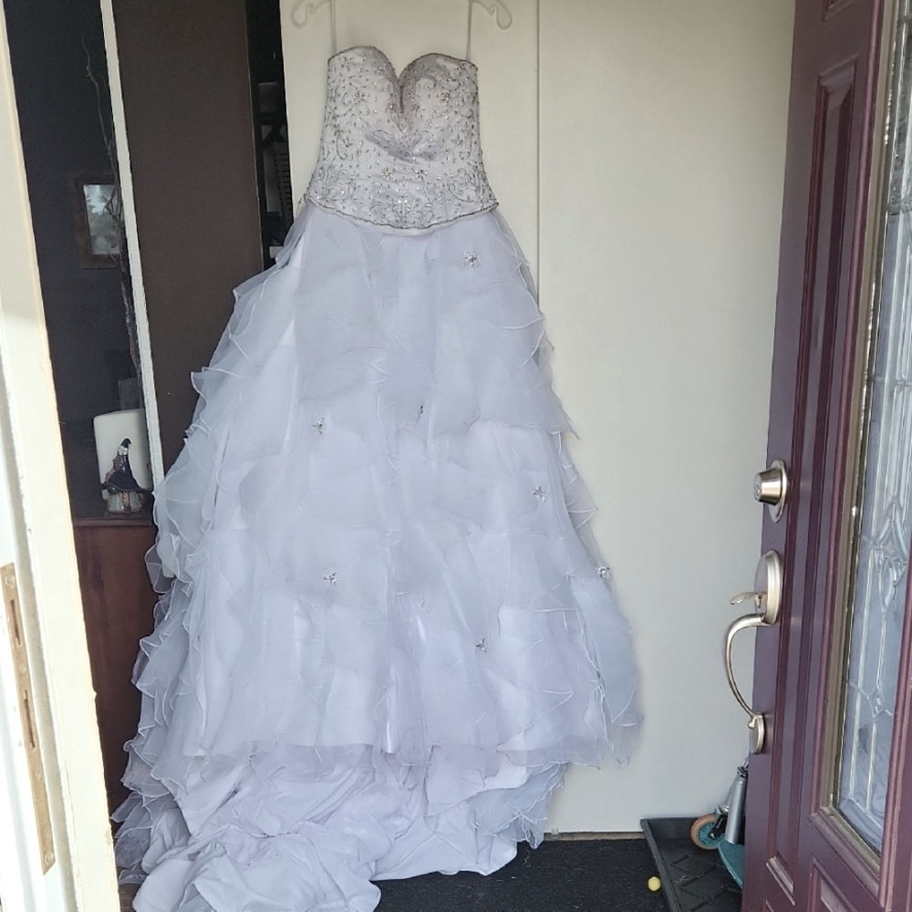 Elegant White Strapless Wedding Dress